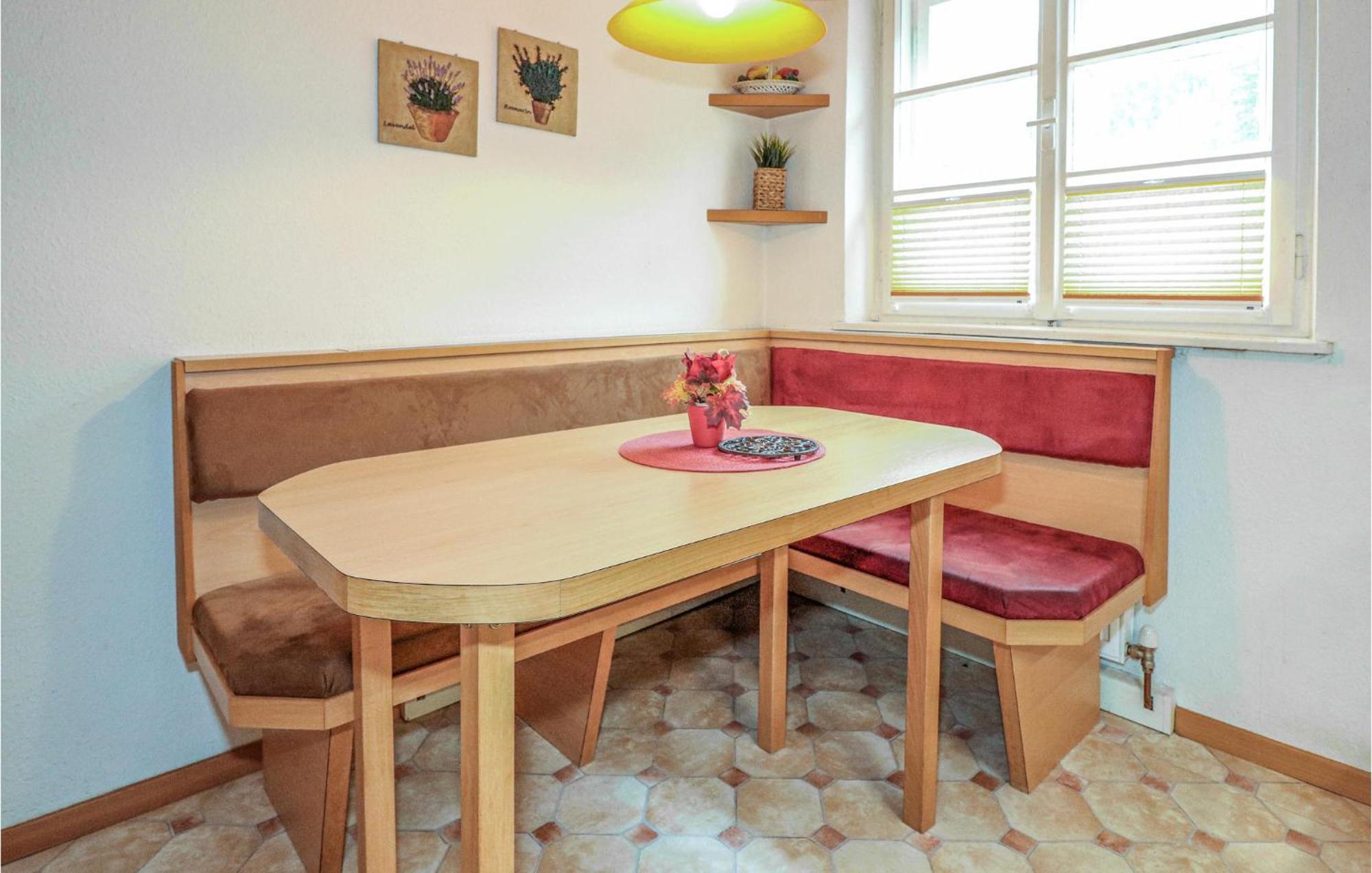 Ferienwohnung Mit Seeblick Aldrans Bagian luar foto