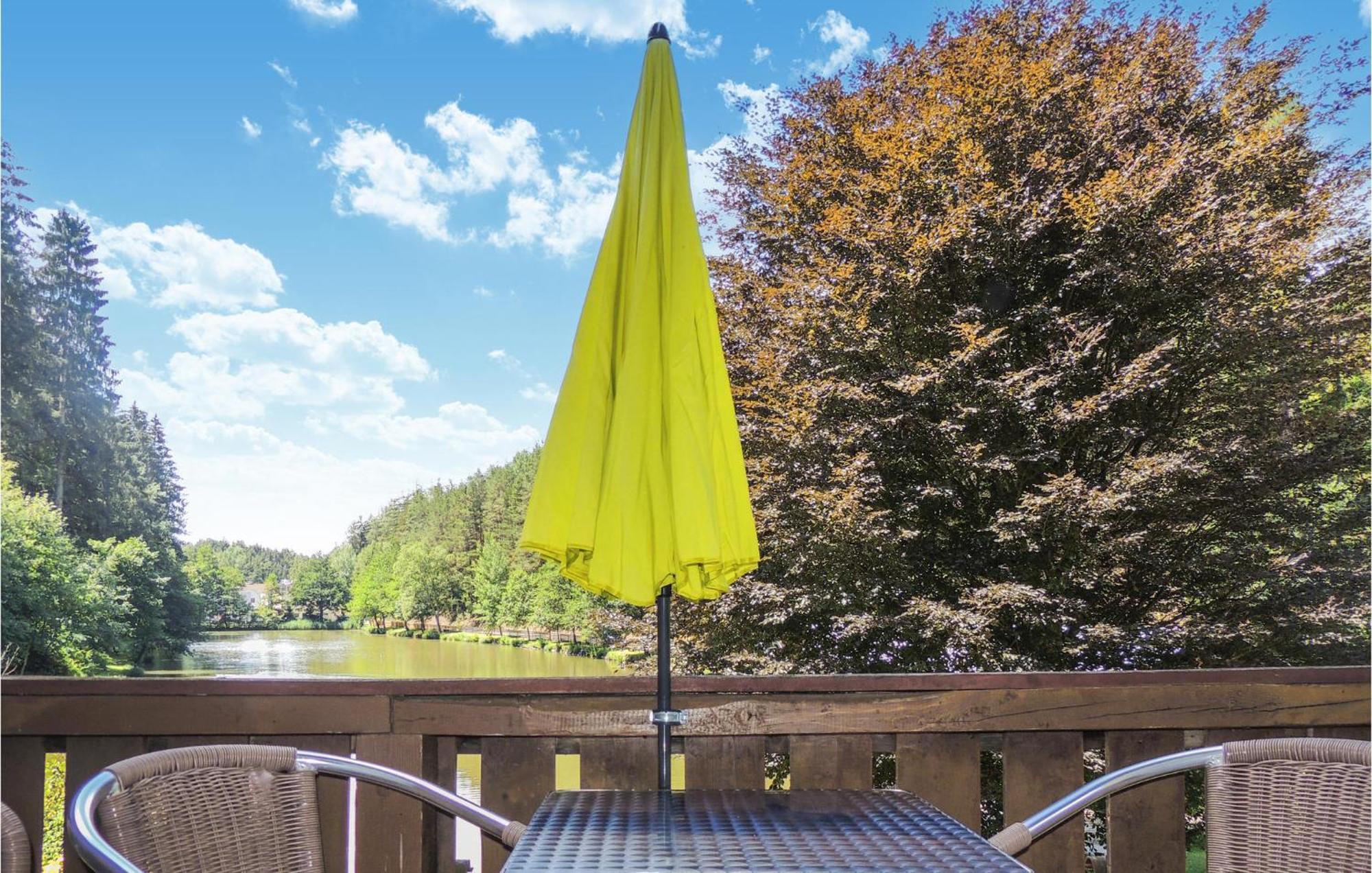 Ferienwohnung Mit Seeblick Aldrans Bagian luar foto