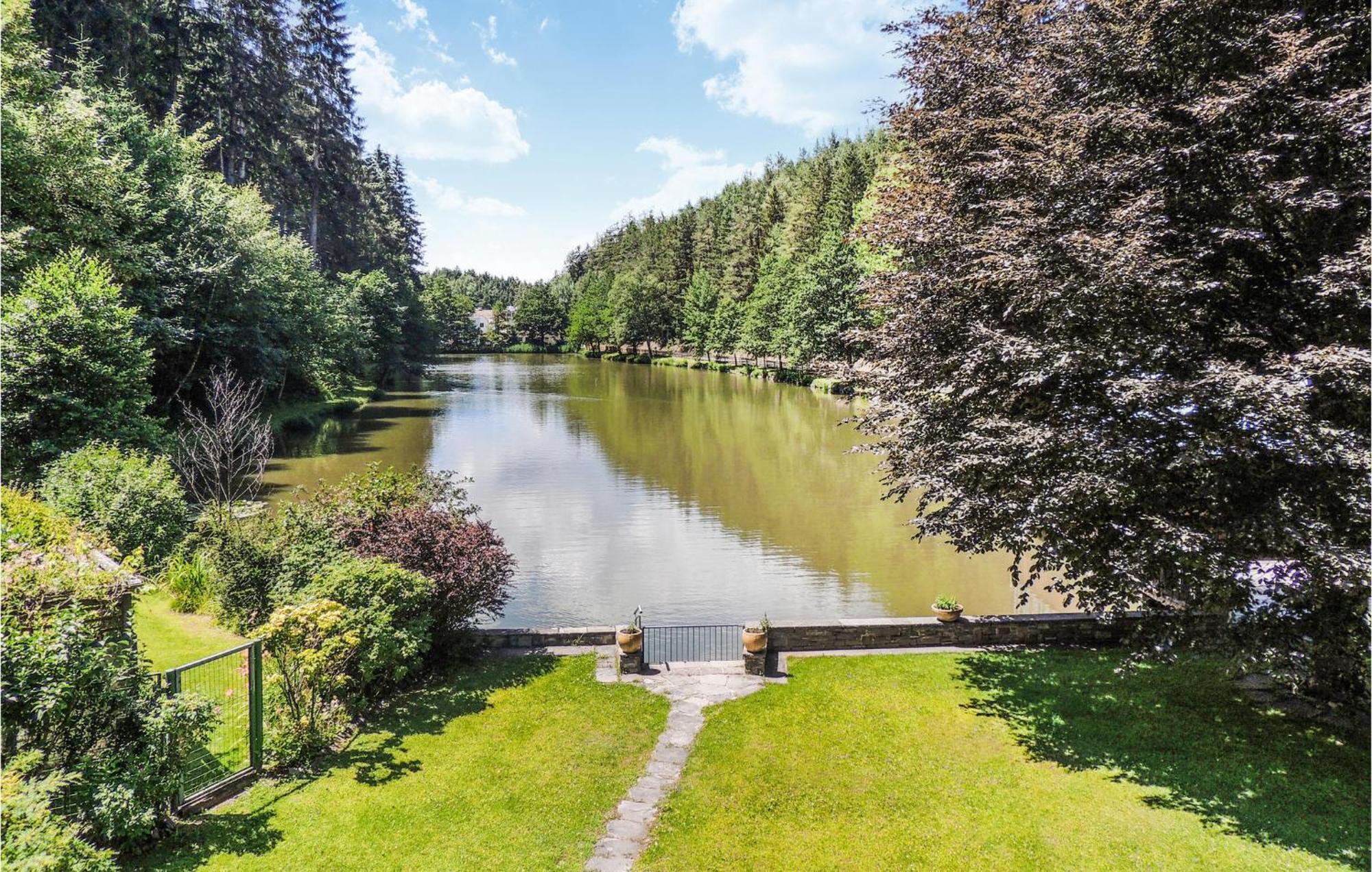 Ferienwohnung Mit Seeblick Aldrans Bagian luar foto