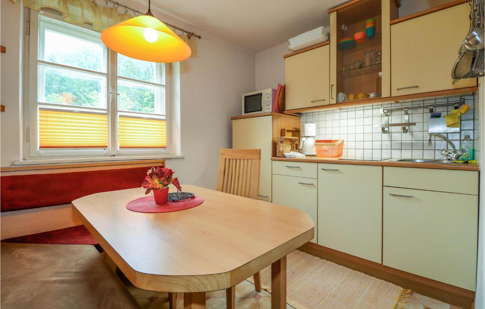Ferienwohnung Mit Seeblick Aldrans Bagian luar foto